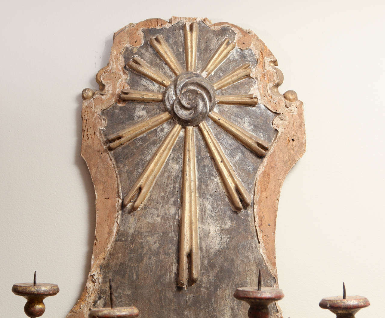 18th Century Italian Sunburst Fragment with Curly Arms In Excellent Condition For Sale In Los Angeles, CA