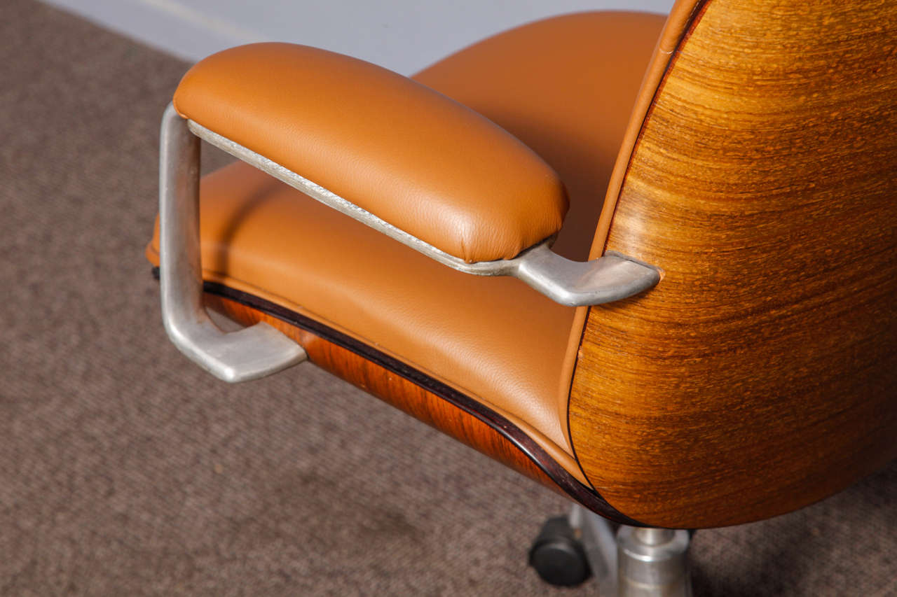 Leather Swivel Chair from Ico Parisi