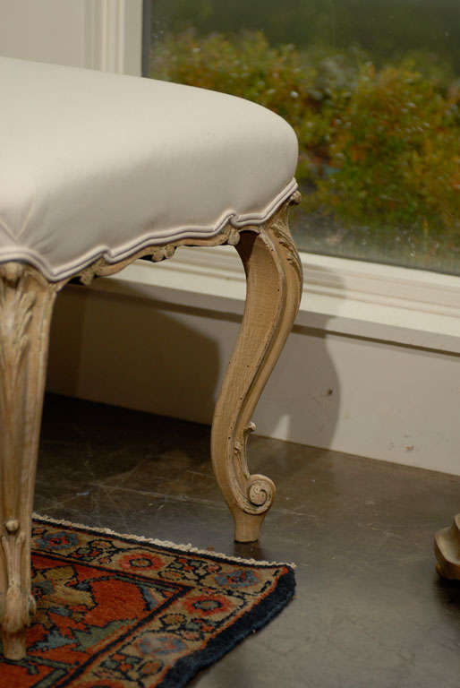 French Louis XV Style Backless Upholstered Bench with Cabriole Legs, circa 1900 In Excellent Condition In Atlanta, GA