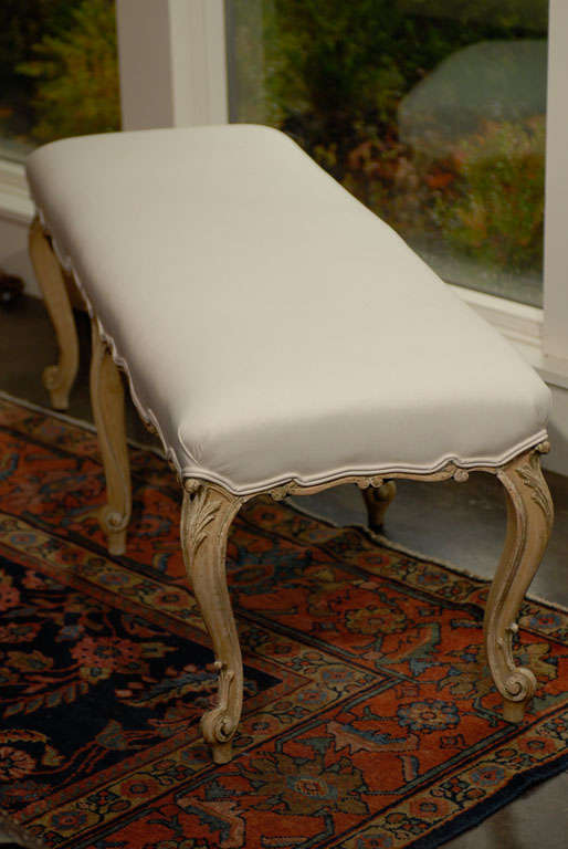 French Louis XV Style Backless Upholstered Bench with Cabriole Legs, circa 1900 1