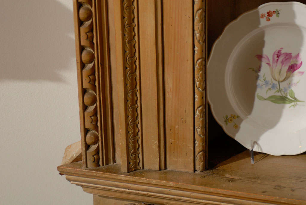 Pair of English Georgian 1770s Pine Corner Cabinets with Semi Quarter Vaults 1