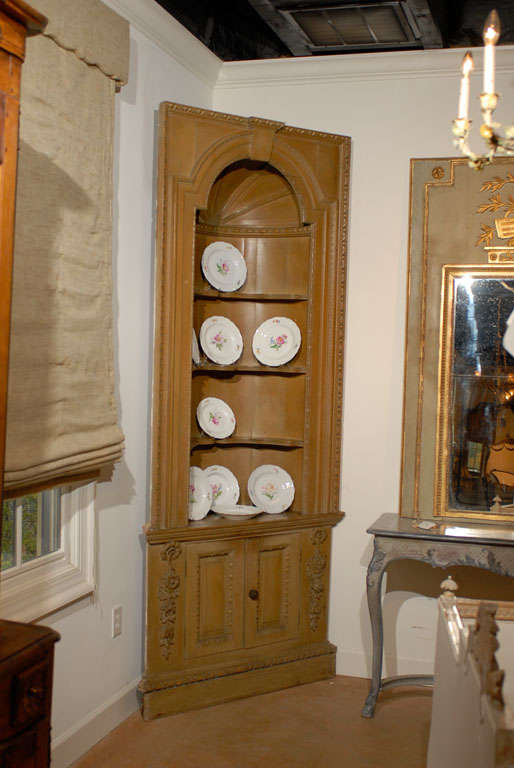 Pair of English Georgian 1770s Pine Corner Cabinets with Semi Quarter Vaults 5