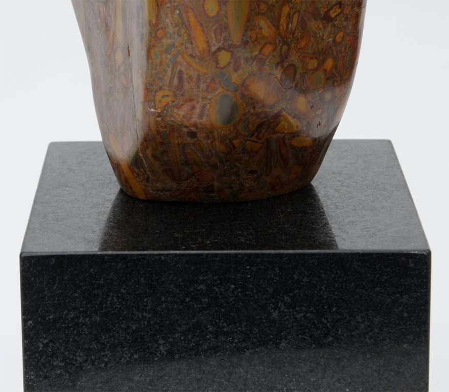 Tisch-Skulptur aus Marmor und Granit im Angebot 2