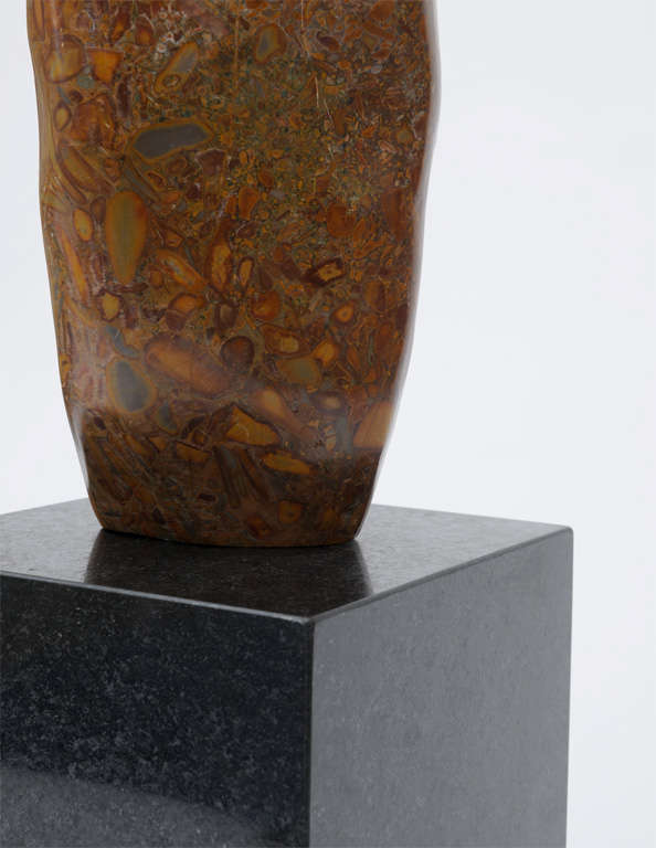 Tisch-Skulptur aus Marmor und Granit im Angebot 3