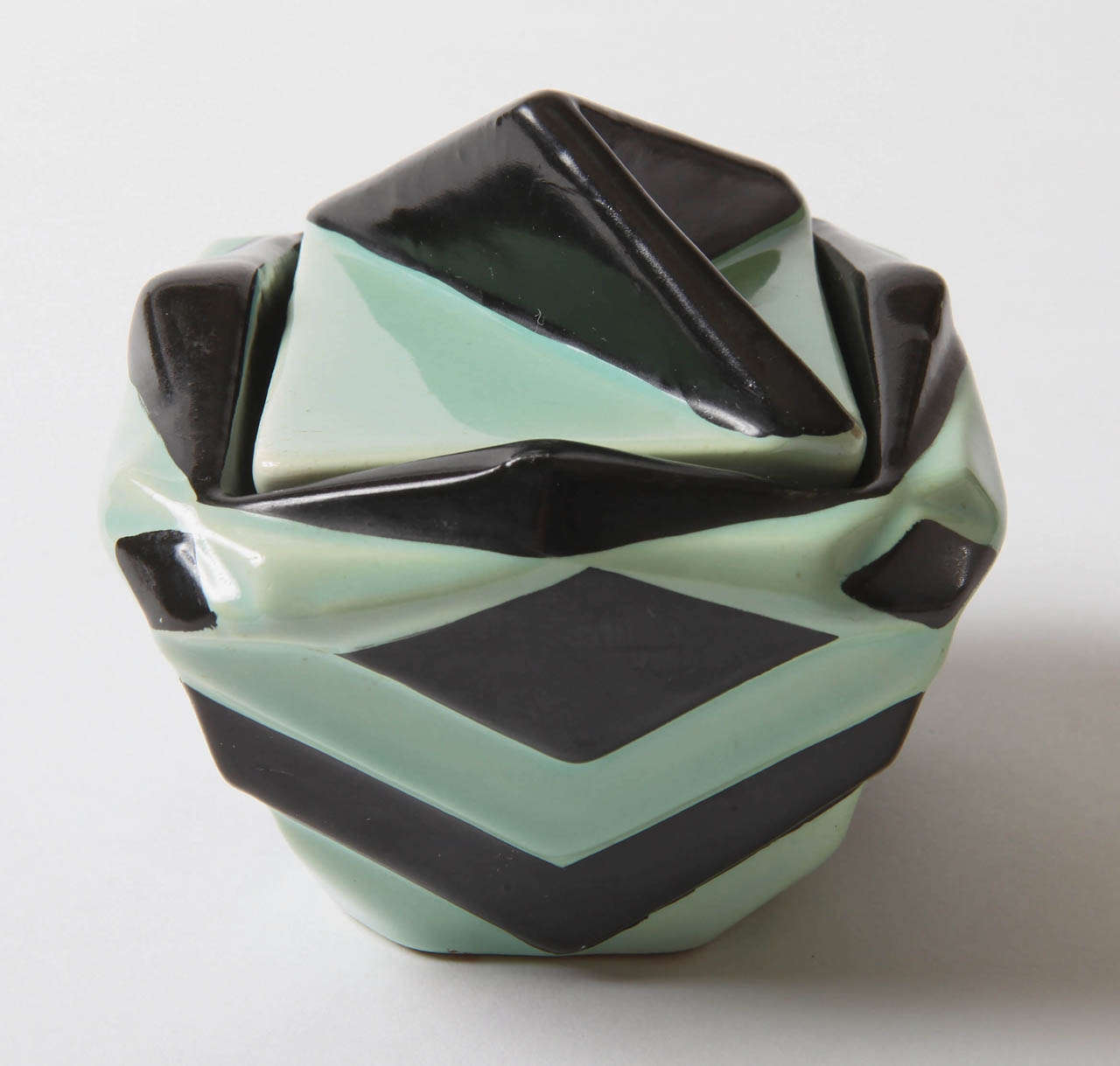 Mint green and black ceramic signed covered box by Fulper.
Purchased from the Stangl/Fulper museum de-accession.
Still on-line in situ museum display.
Signed Fulper #392

A fantastic and rare Ruba  / Muncie Rhombic collection complement.
