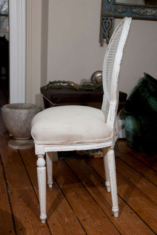 Six Louis XVI Style Painted Dining Chairs with Caned Backs (Handgefertigt)
