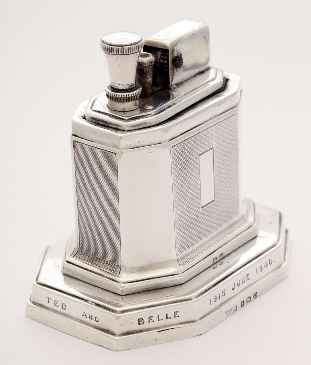 Amazing and very rare Ronson 'Touch Tip' model table lighter that unlike the vast majority was bodied in England. The body is all sterling silver, and bares the hallmarks for Ronson, being made in Birmingham, 1938.

The lighter is in very good