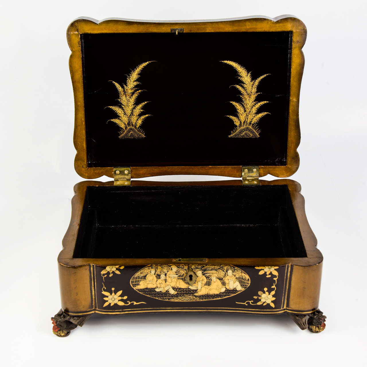 19th Century Chinese Lacquered Export Box For Sale 6