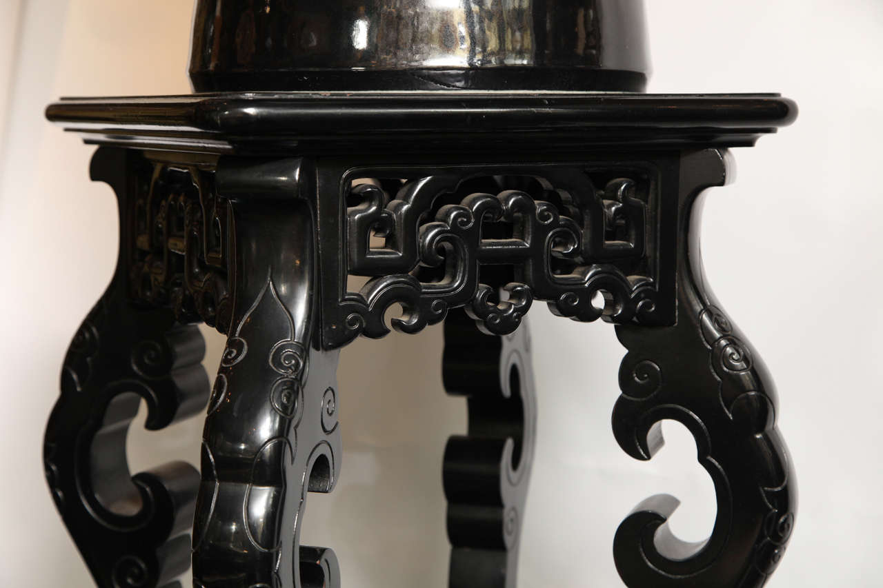 Pair of Decorative Black Chinese Style Porcelain Vases on Lacquered Pedestals 1