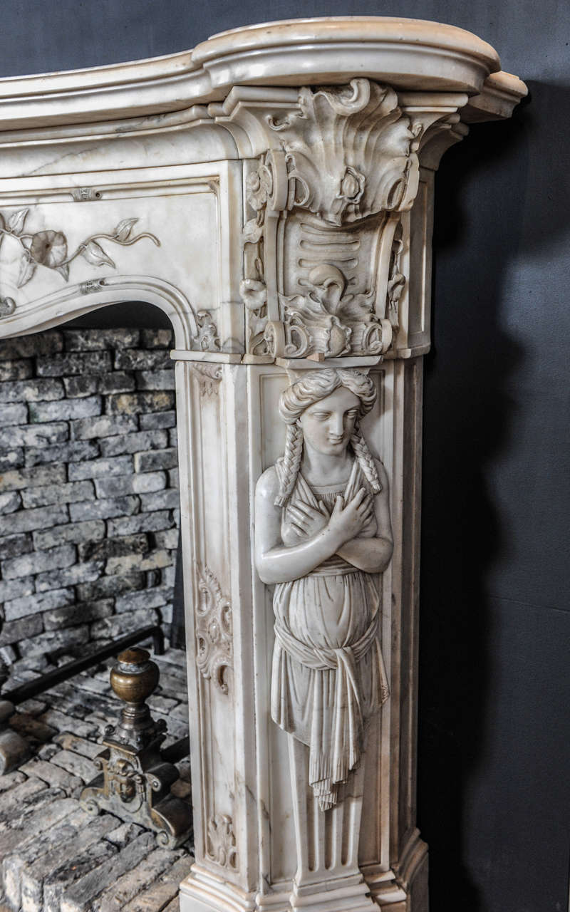 Carved 19th Century French Rococo Statuario Marble Fireplace or Mantel Piece In Good Condition In Baambrugge, NL