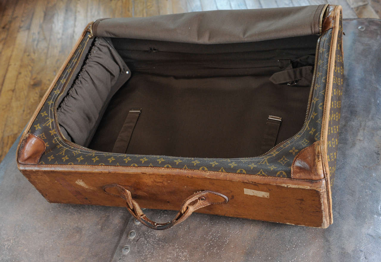 A vintage Louis Vuitton monogram leather suitcase / luggage 5