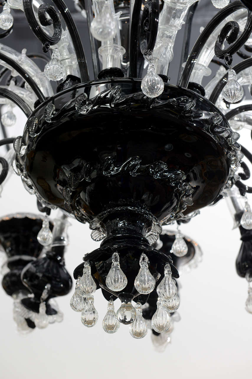 Monumental Venetian Black and Clear Glass 12-Arm Chandelier, Murano In Excellent Condition In Hollywood, FL