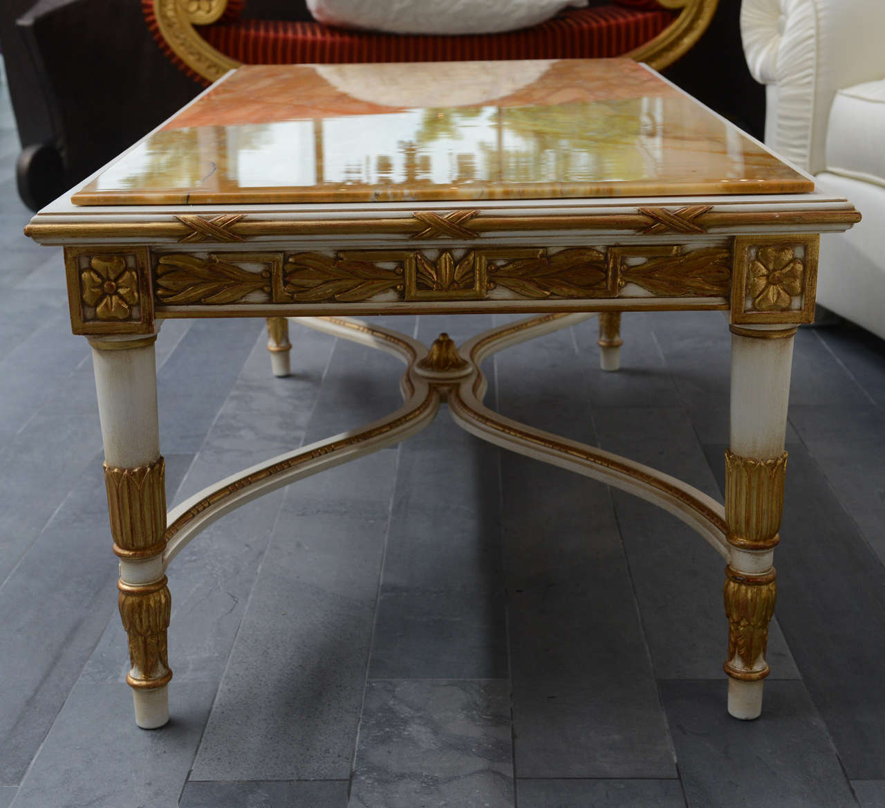 Italian Neoclassic Style Marble-Top, Painted and Parcel-Gilt Low Table For Sale 2