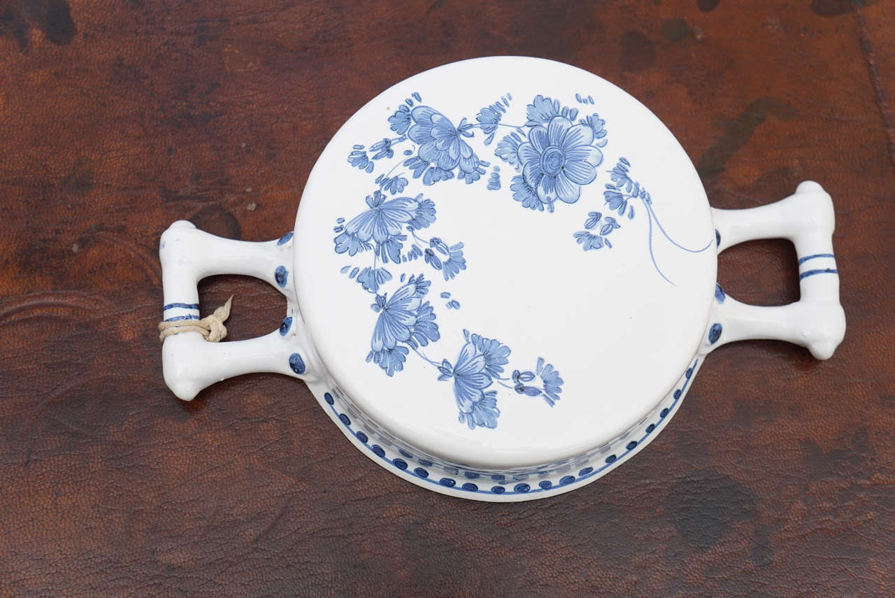 Blue and White Faience Cooking Utensils For Sale 3