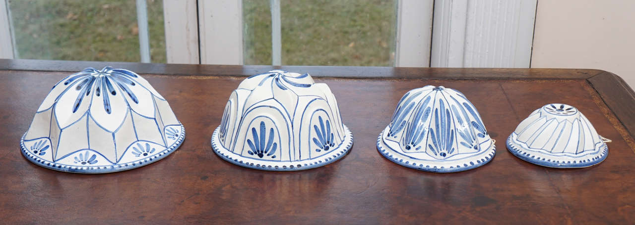 Four different size blue and white ceramic cooking or jelly molds. Varying from
small to large. Can be hung on the wall. Measurements are for the
largest sized mold.