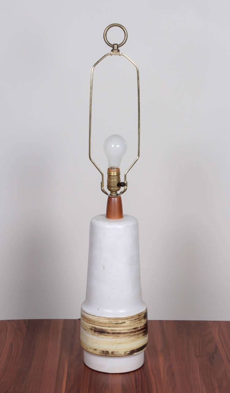 Tall Ceramic Table Lamp with Walnut Stem by Gordon & Jane Martz, 1950s In Excellent Condition In New York, NY