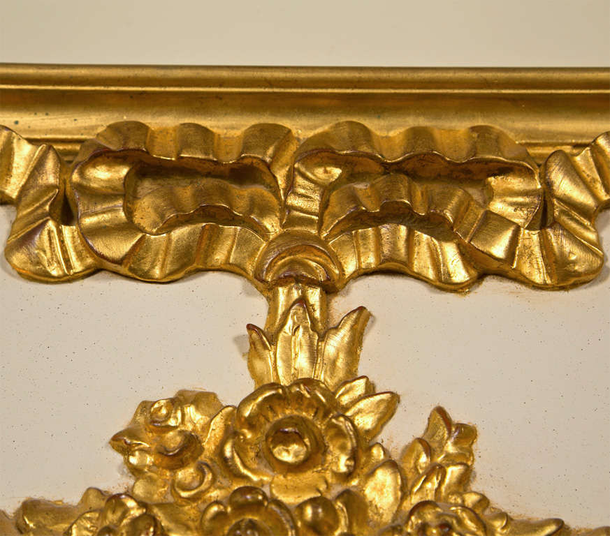 French Louis XVI Style Painted And Parcel Gilt Trumeau Mirror Exquisite Detail In Good Condition In Stamford, CT
