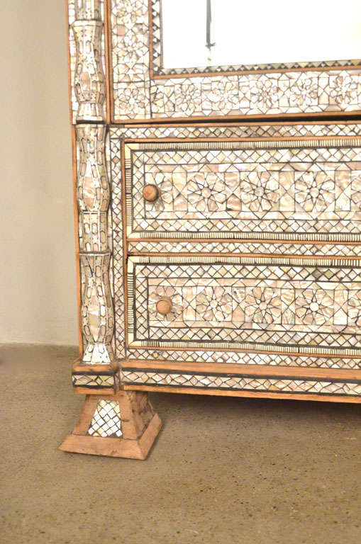 19th century wonderful Syrian mother of pearl wardrobe For Sale 3