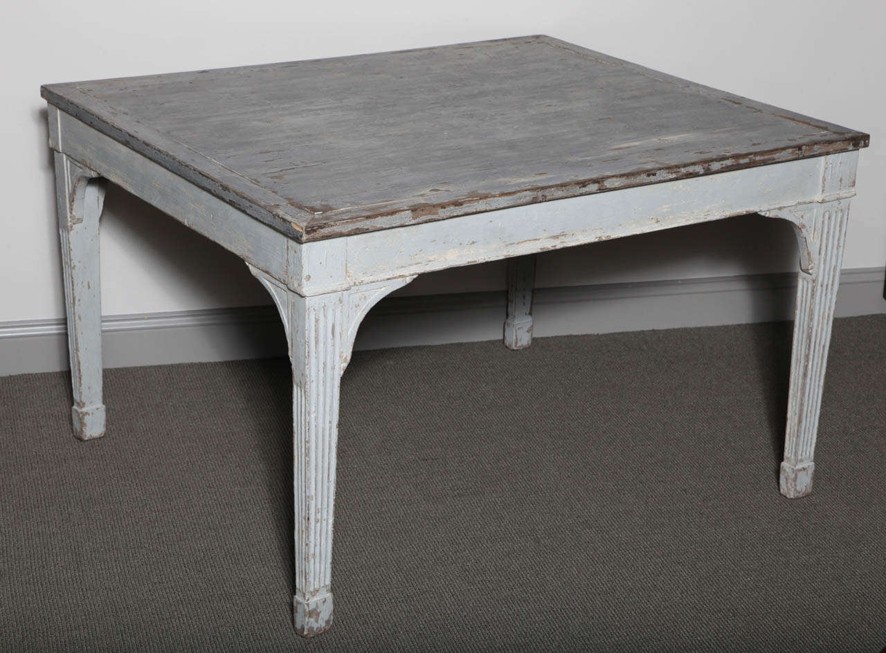 Gustavian Style Dining Table In Good Condition For Sale In New York, NY