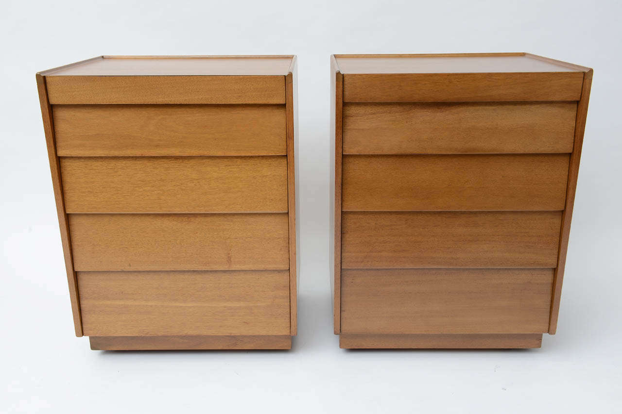 A fine pair of slat front nightstands/side tables.
Elegant and useful with 5 drawers on each.
Papere Dunbar label