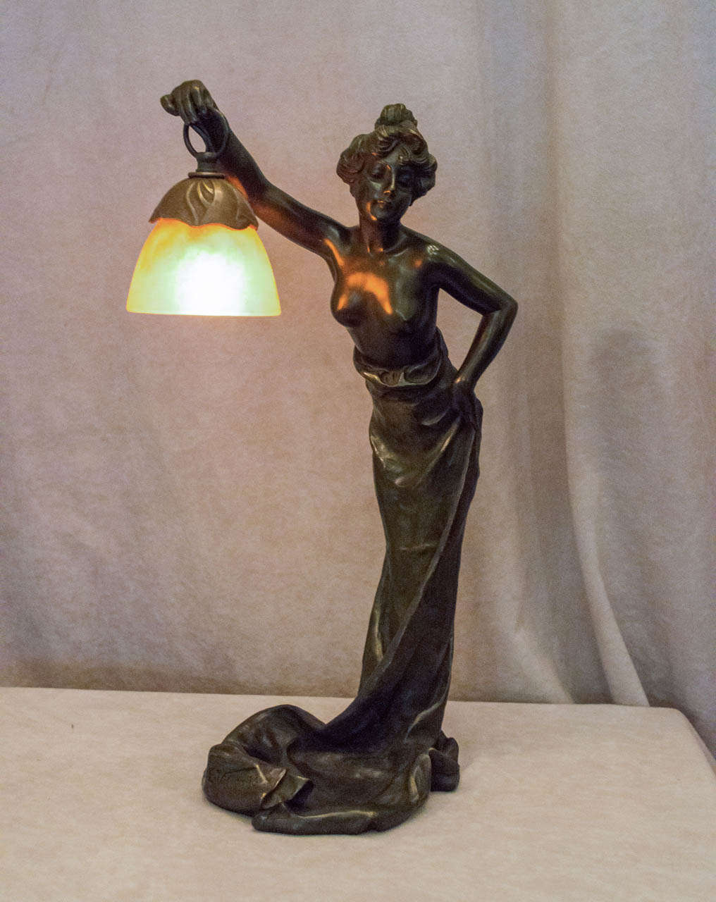 Art Nouveau Bronze Lamp Signed "Villanis" with Original Daum Nancy