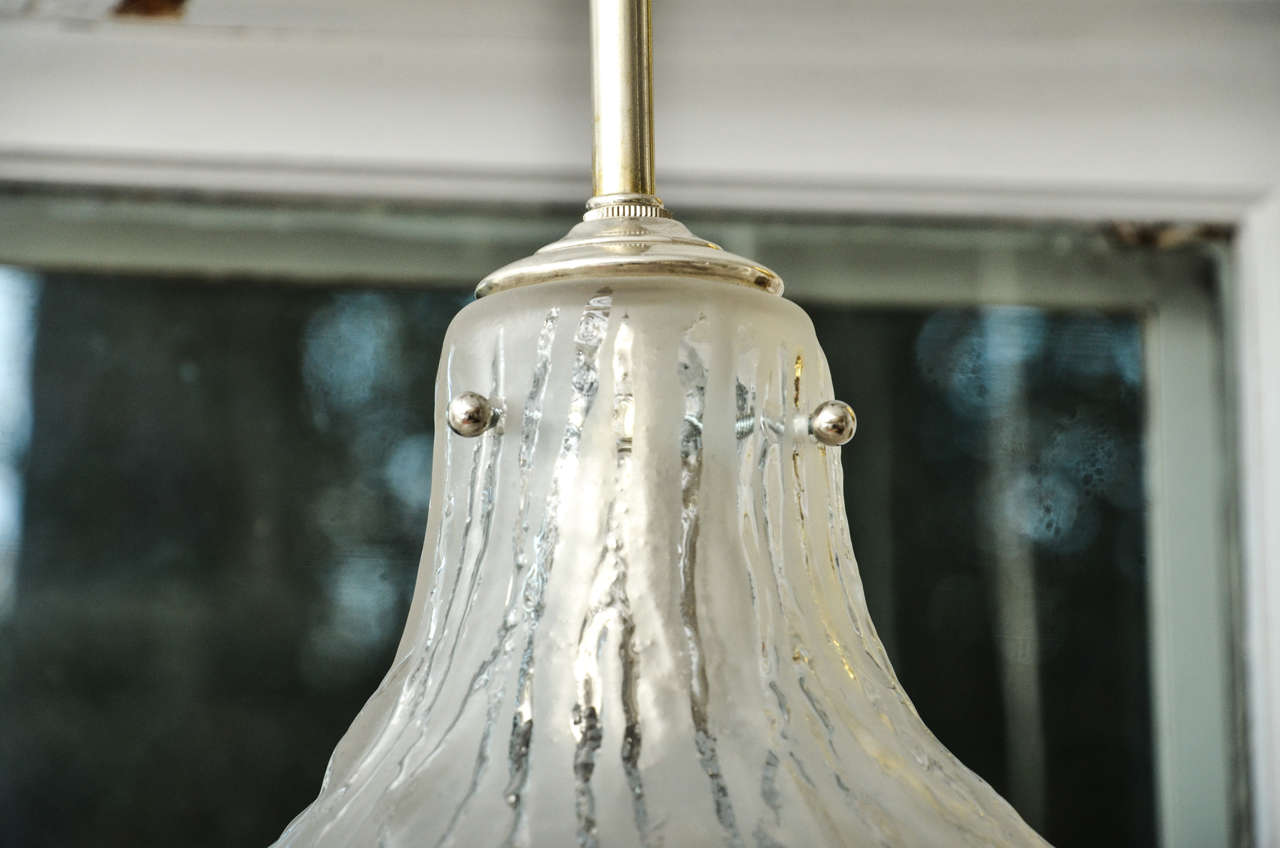 italien Lampe à suspension Gord en verre de Murano dépoli et transparent avec motif « Vein » en vente