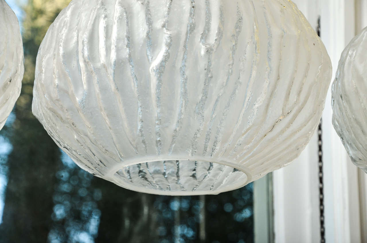 Lampe à suspension Gord en verre de Murano dépoli et transparent avec motif « Vein » Bon état - En vente à Bridgehampton, NY