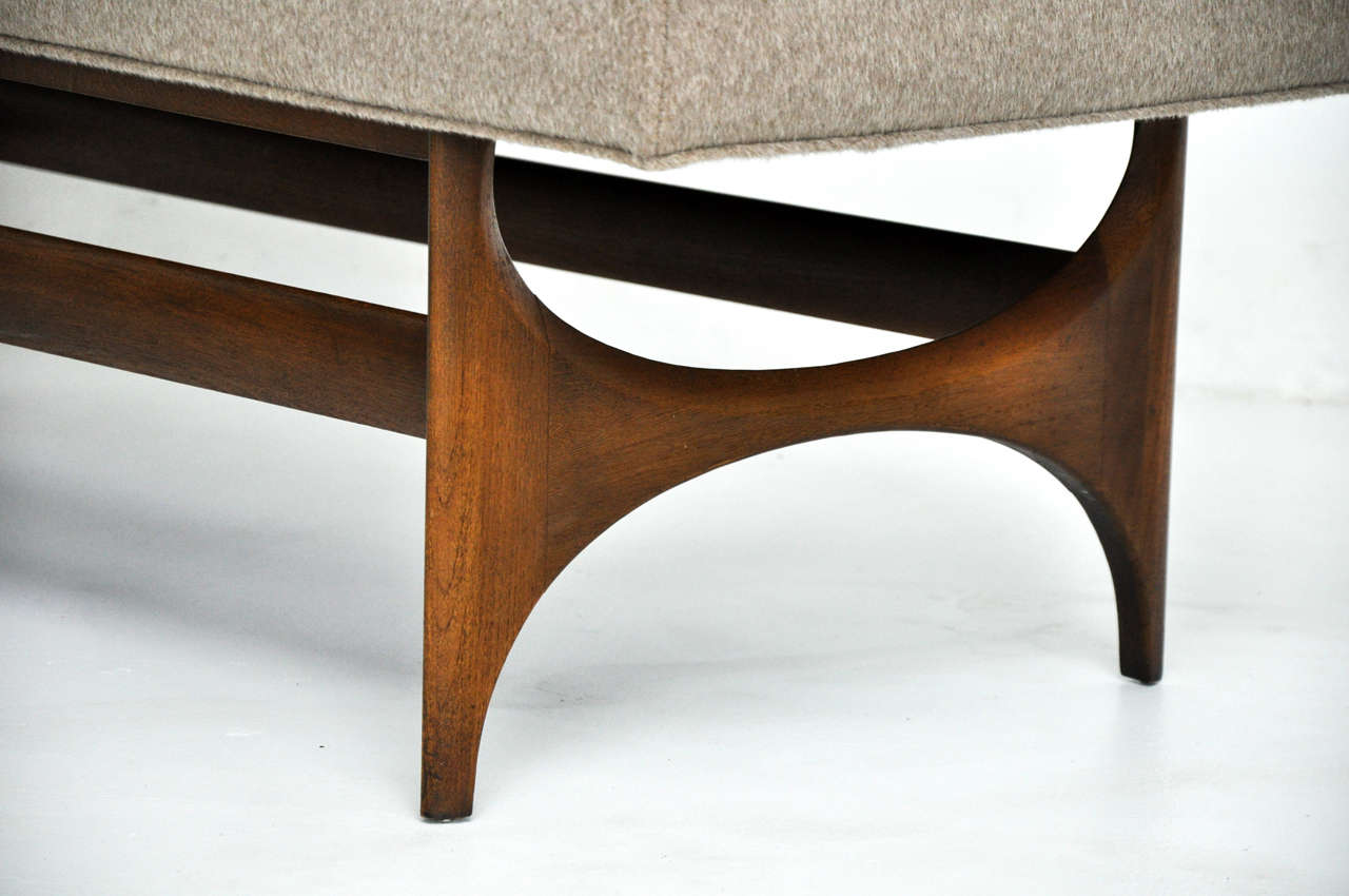 Mid-Century Sculptural Bench In Excellent Condition In Chicago, IL