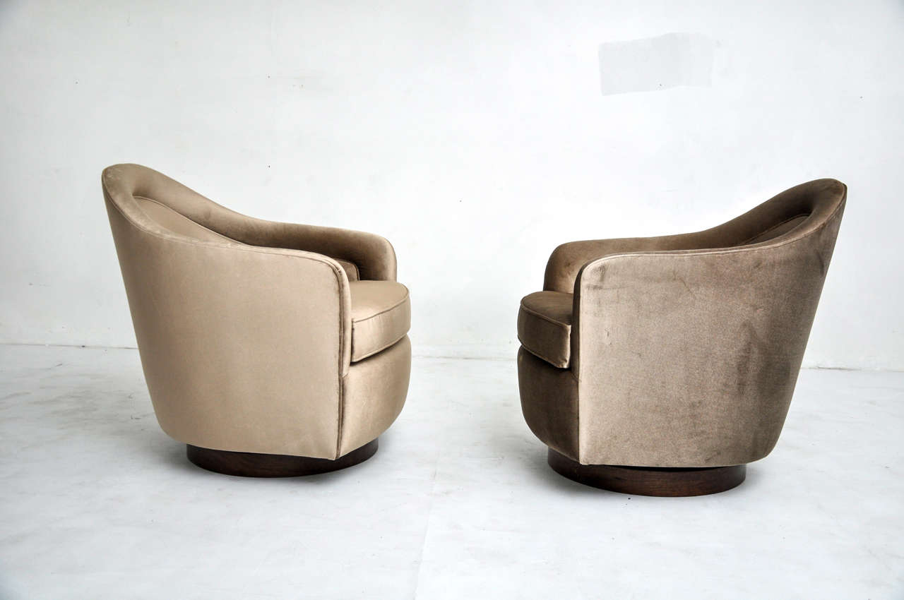 Milo Baughman Swivel Chairs In Excellent Condition In Chicago, IL
