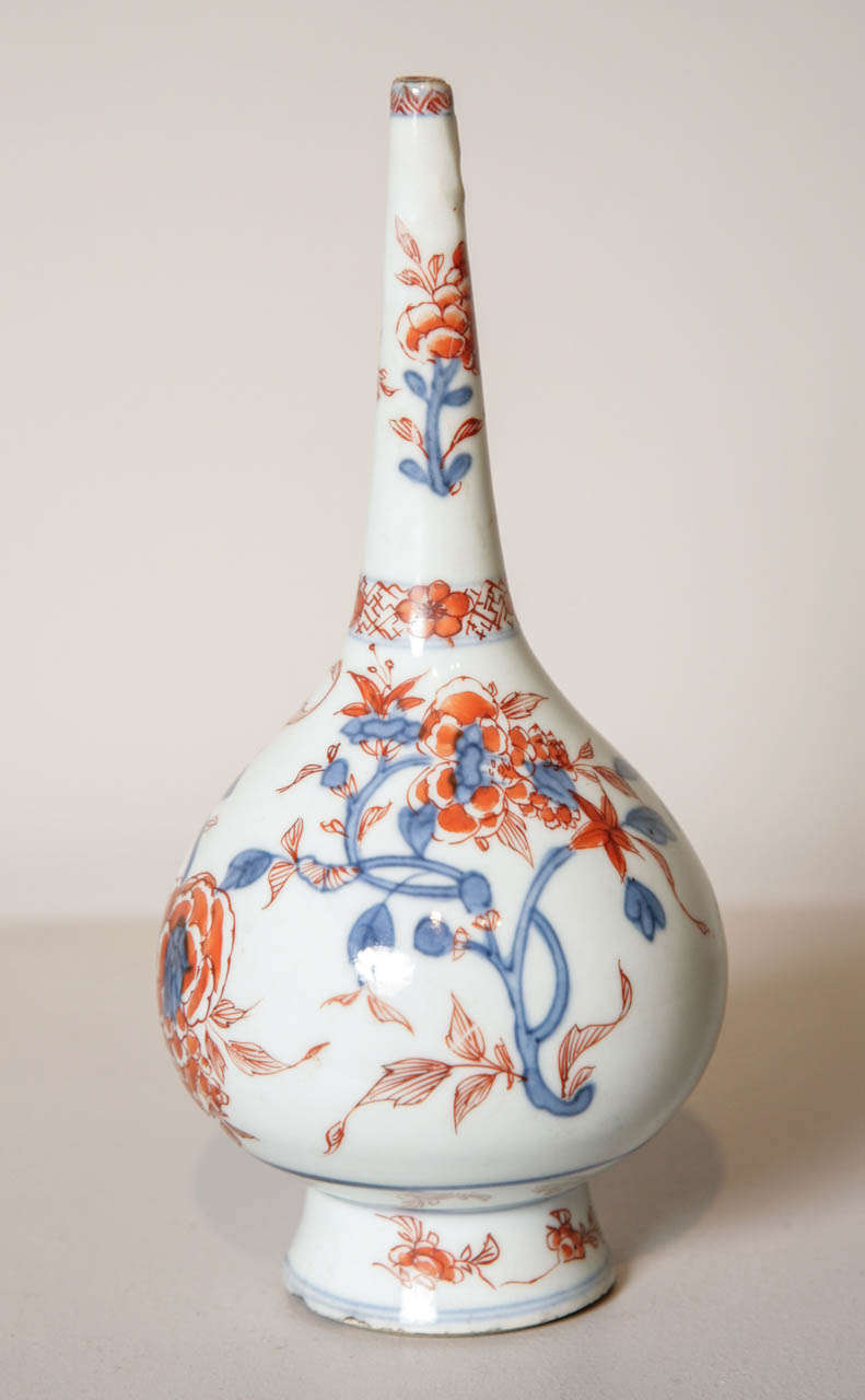 Pair of Chinese Imari Rosewater Sprinklers, 18th Century In Fair Condition For Sale In London, GB