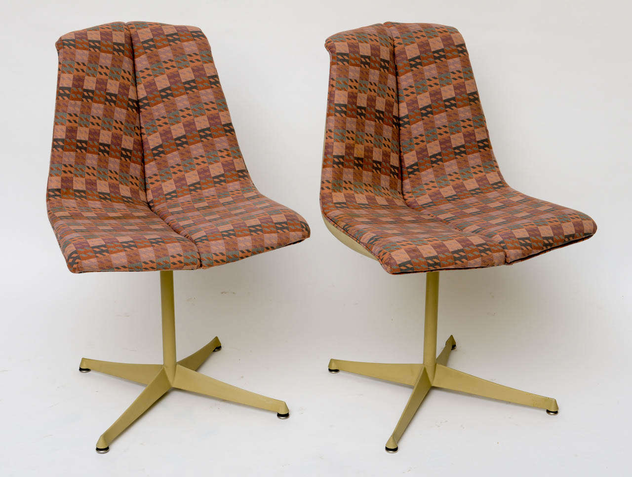 Mid-Century Modern Pair of Richard Schultz Metal Arts Collection Chairs For Knoll