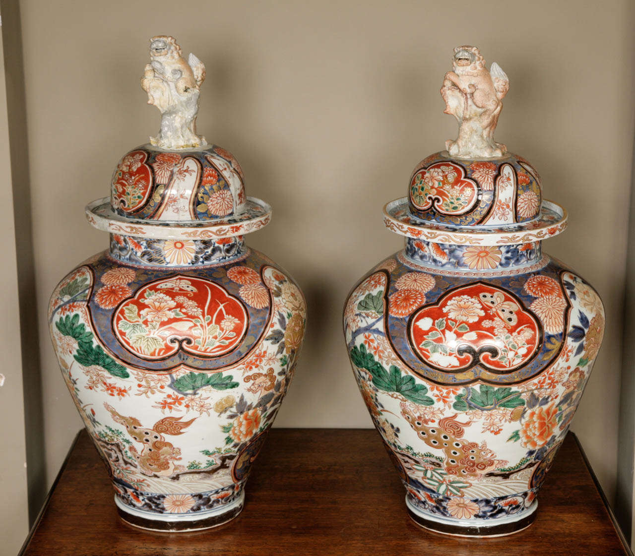 A Pair of 17th century Japanese Imari Baluster Vases with Lids 5
