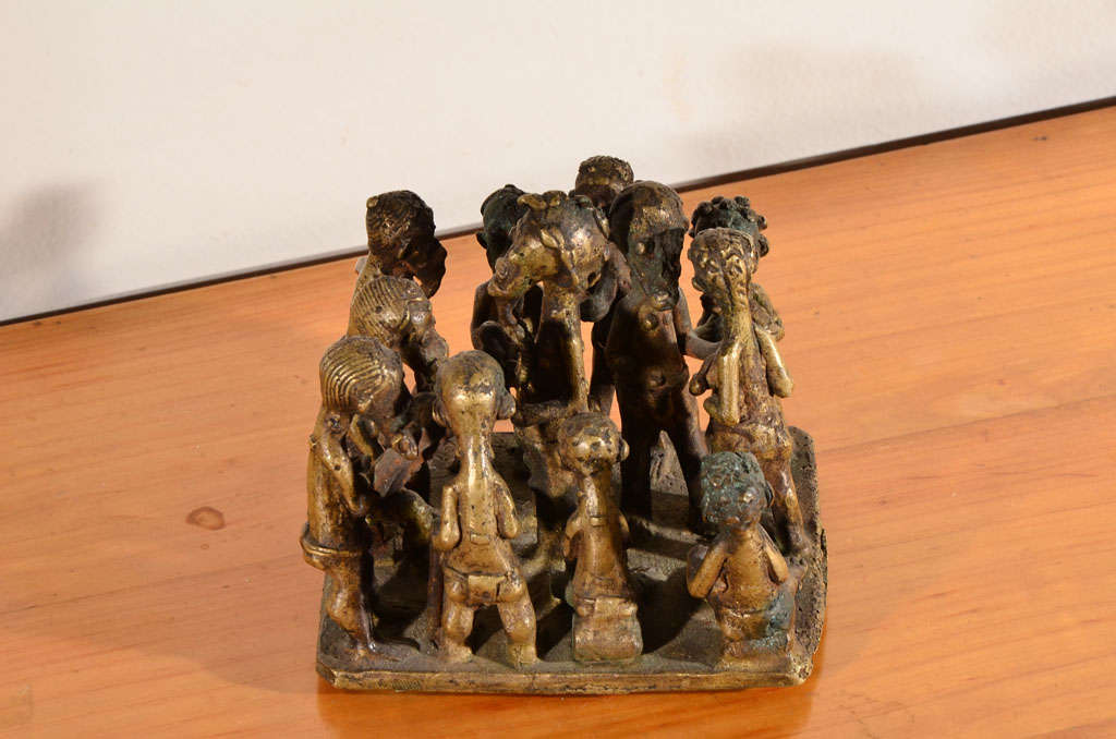 XX secolo Raggruppamento di figure in ottone Ashanti in vendita