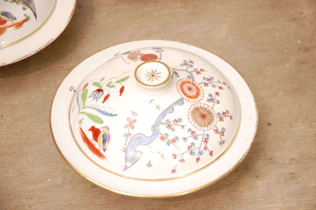 An English Soft Paste Porcelain Breakfast Set in the Kakiemon Style In Excellent Condition In Los Angeles, CA