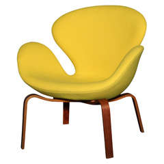 Vintage Swan Chair with Wooden Legs by Arne Jacobsen