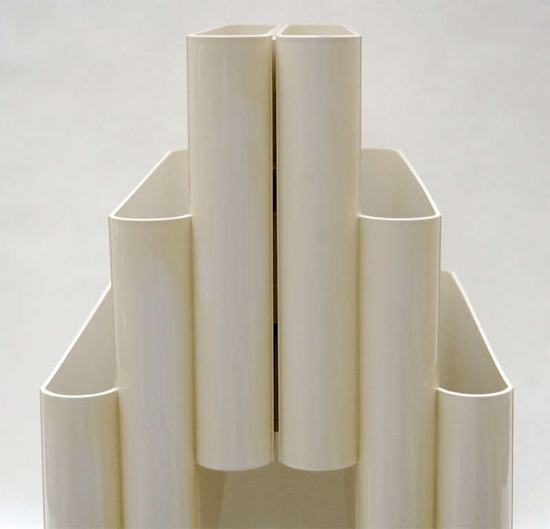 Model 4675 Portariviste in Cream Acrylic by Giotto Stoppino for Kartell at  1stDibs