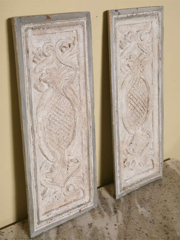 Pair of wood wall hanging beautifully carved pineapple ,hand painted.<br />
Can hang horizontal or veritical