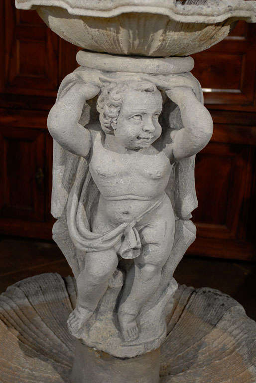 Zweistöckiger italienischer geschnitzter Stein-Gartenbrunnen aus Vicenza im Zustand „Gut“ im Angebot in Atlanta, GA