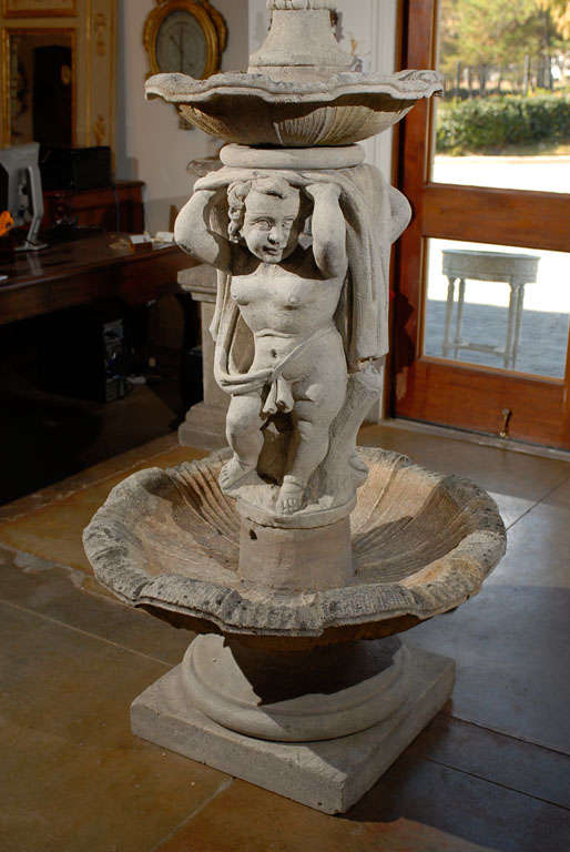 Zweistöckiger italienischer geschnitzter Stein-Gartenbrunnen aus Vicenza im Angebot 4