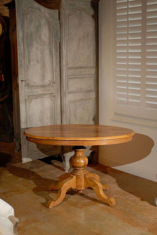 French Oval 19th Century Louis-Philippe Walnut Centre Table with Pedestal Base 5