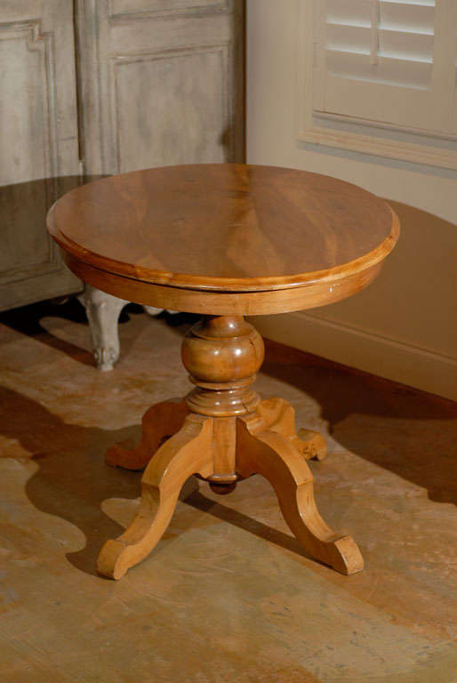 French Oval 19th Century Louis-Philippe Walnut Centre Table with Pedestal Base 1