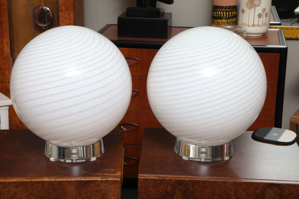Grand scale with this pair of Murano mezza filigrana blown glass orb table lamps on 3
