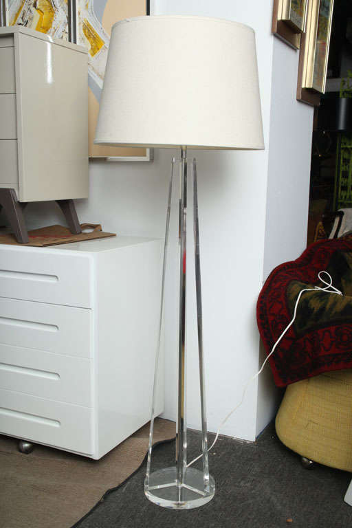 An Elegant Tripod Lucite reading Lamp ...beautifful and different