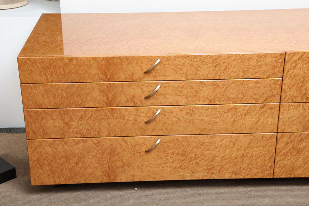 Mid-Century Modern Giovanni Offredi for Saporiti / Birdseye Maple Sideboard, Italy 1970s 