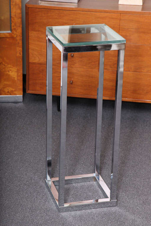 glass pedestal stand