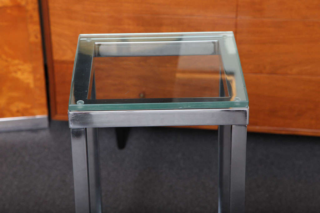Modern  Chrome Glass Top Pedestal Stand In Excellent Condition In Miami, FL