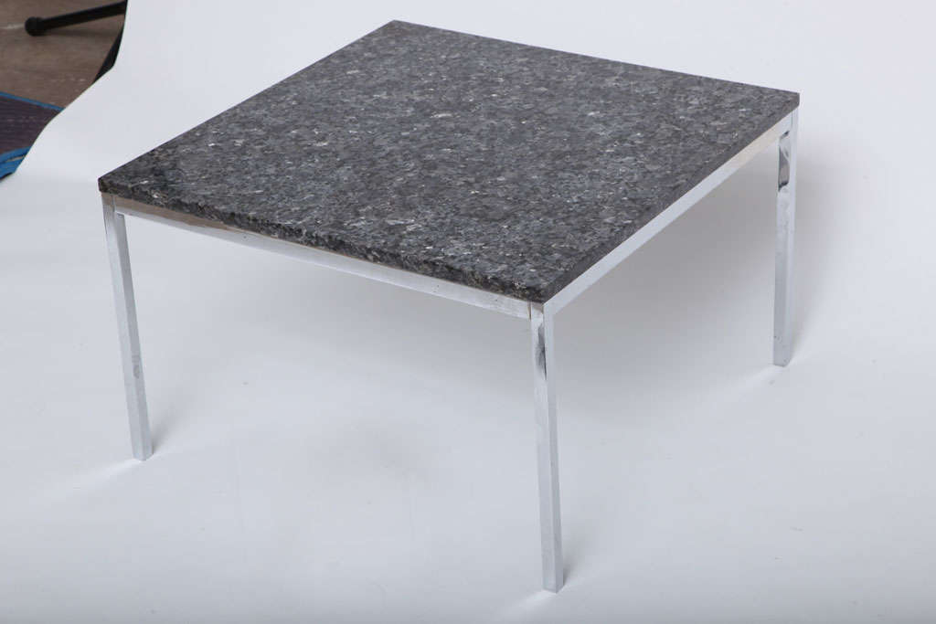 Florence Knoll Square Table<br />
manufactured by Knoll<br />
Steel and Granite