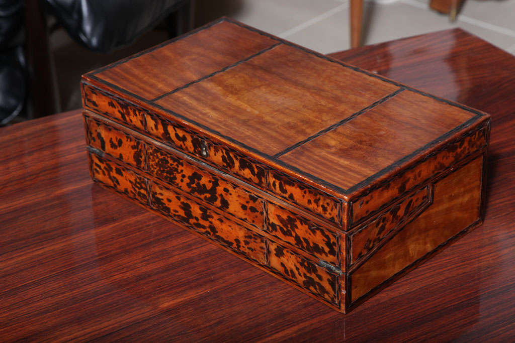 Coffret de bureau en bois, étain et tortue Anglais