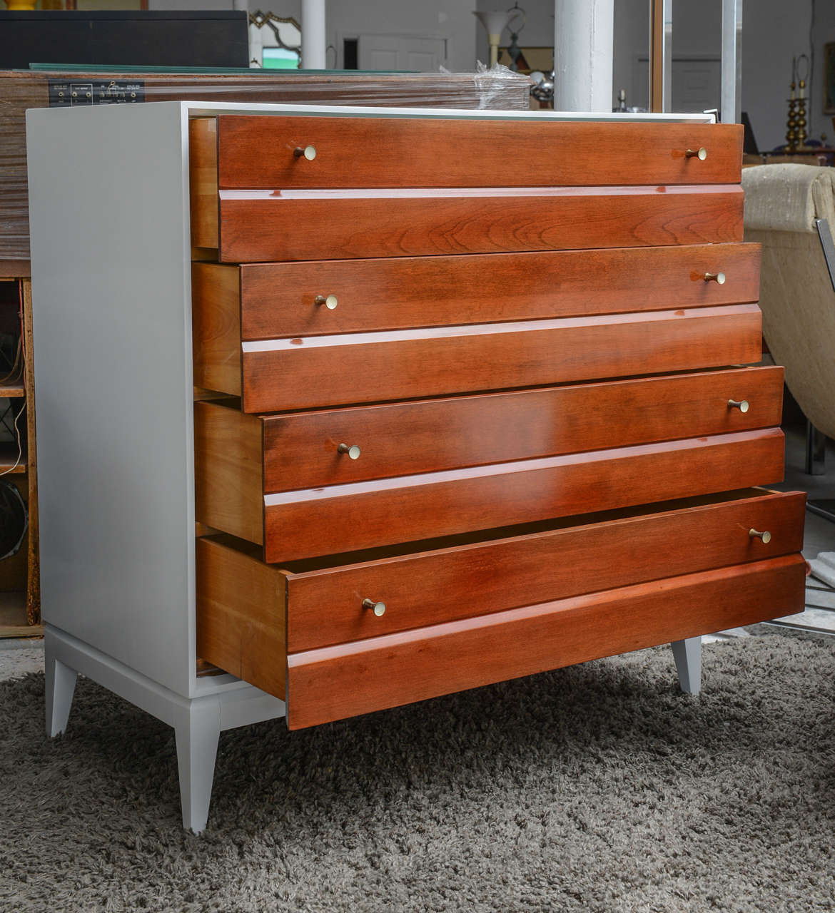 Heywood Wakefield Dresser with White Lacquer, 1960s, USA Walnut In Excellent Condition In Miami, FL