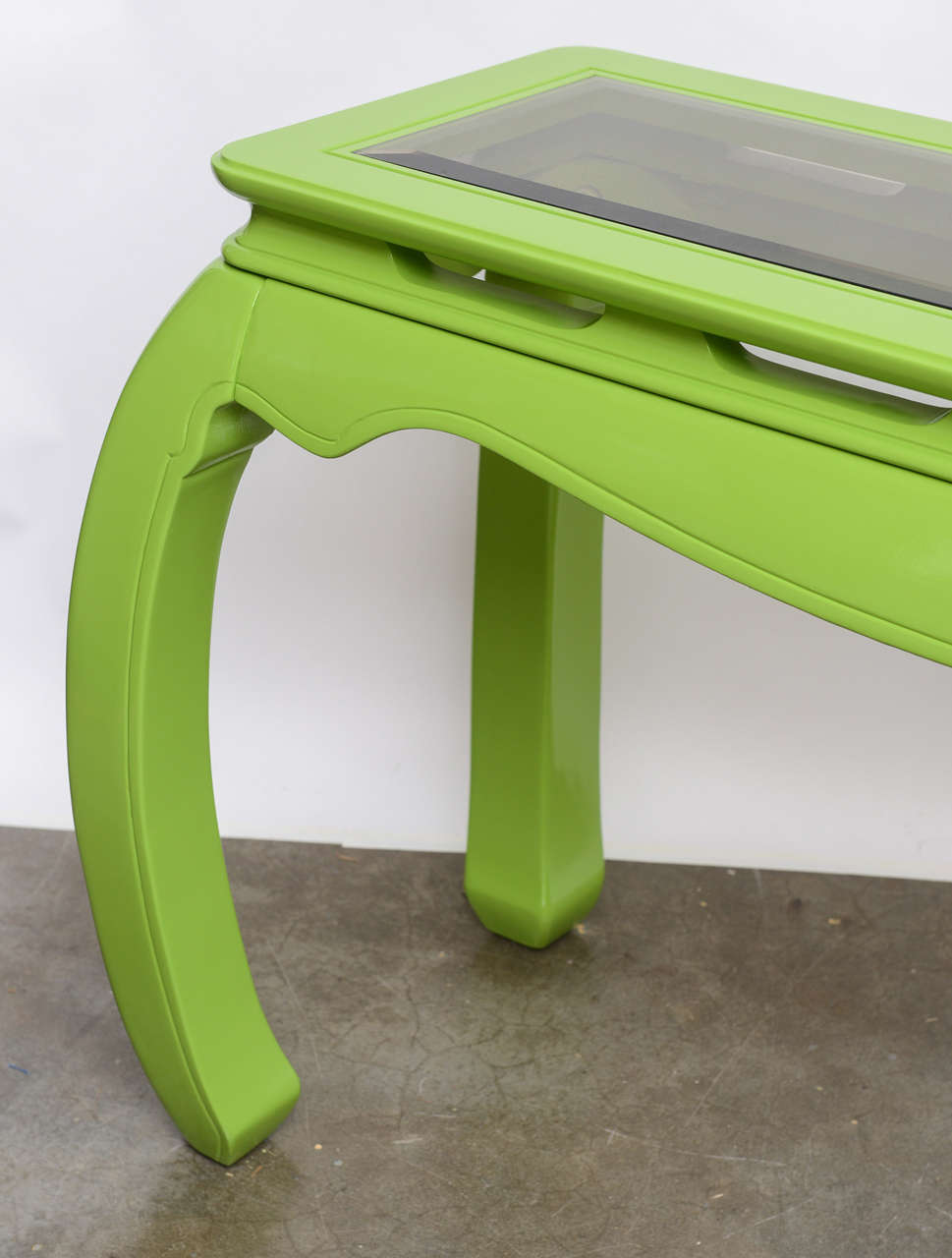 Lime Green Lacquered Console In Excellent Condition In West Palm Beach, FL